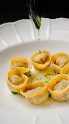 Tortelli di finanziera e consommé di manzo